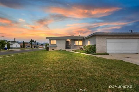 Photo of 333 S Pampas Ave, Rialto, CA 92376 (MLS # OC26057185)