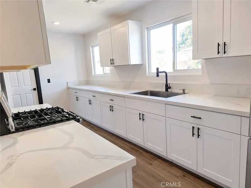 16044 Hawthorne