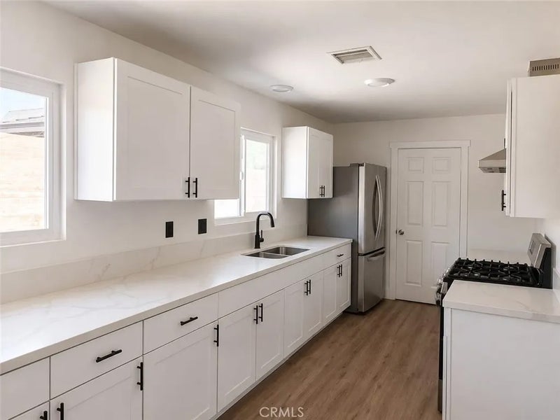 16044 Hawthorne