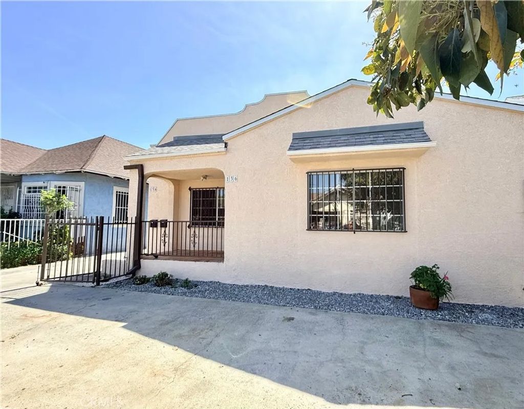 Photo of 134 W 49th St, Los Angeles, CA 90037 (MLS # DW26047396)