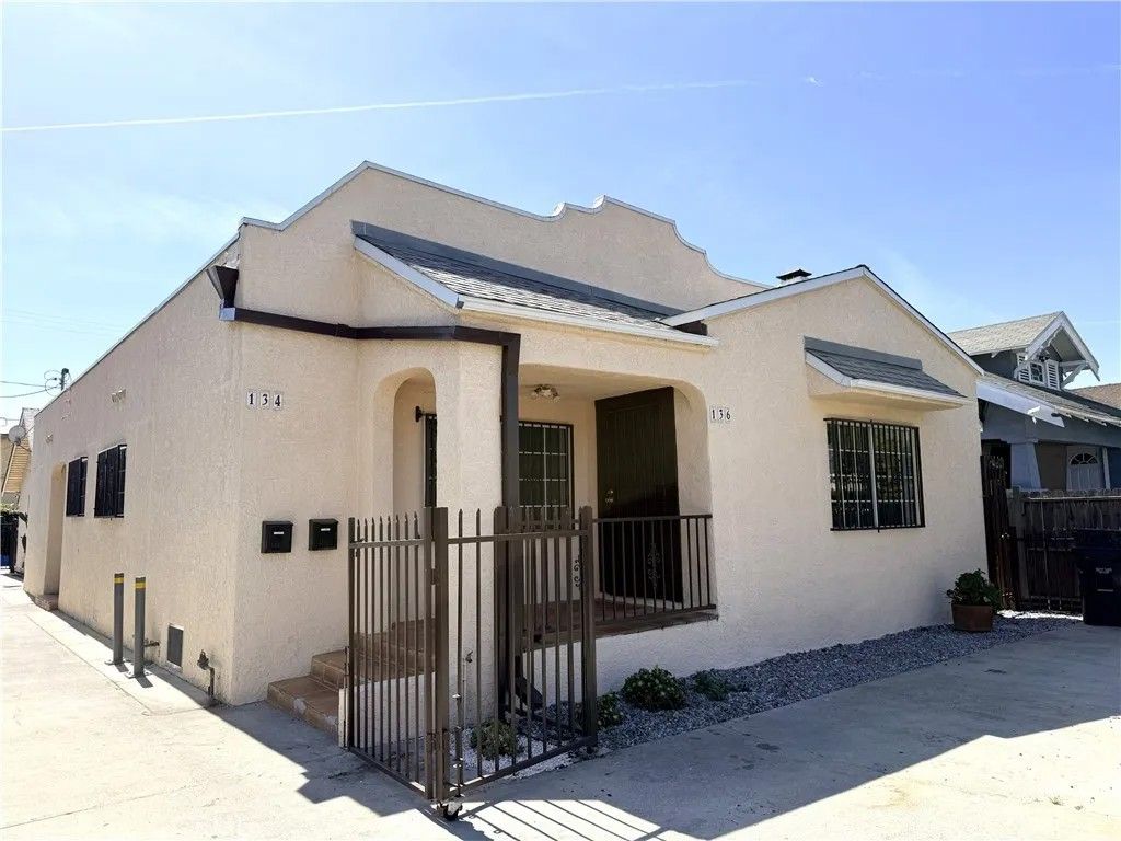 Photo of 134 W 49th St, Los Angeles, CA 90037 (MLS # DW26047396)