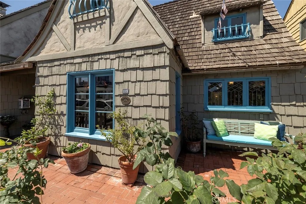 115 Apolena Avenue