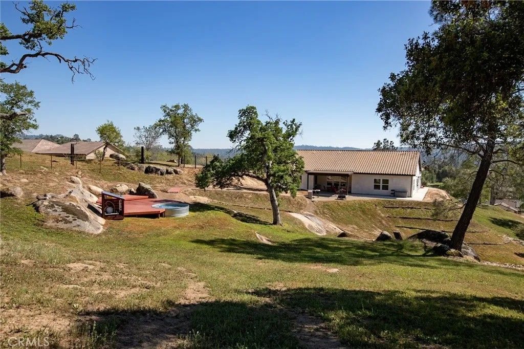 Photo of 29200 Acorn Ct, Coarsegold, CA 93614 (MLS # FR26066173)