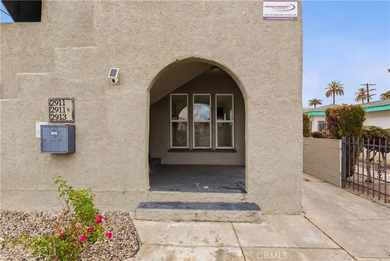 2911 S Palm Grove Avenue