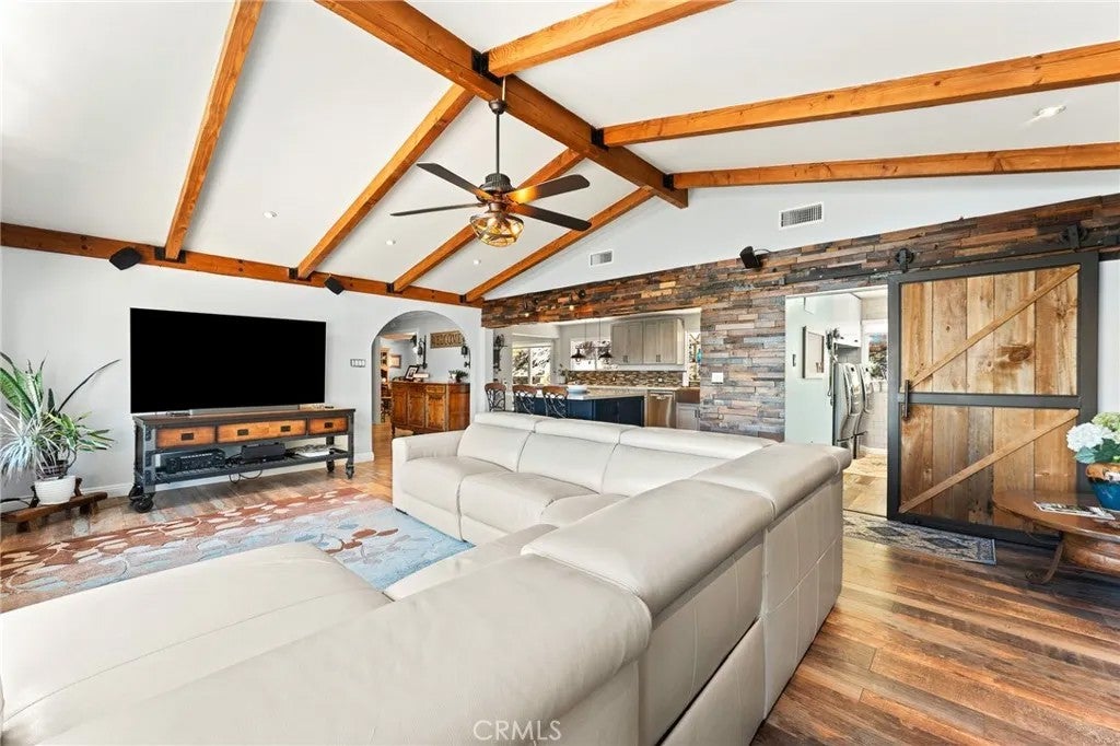 1675 Mountain View