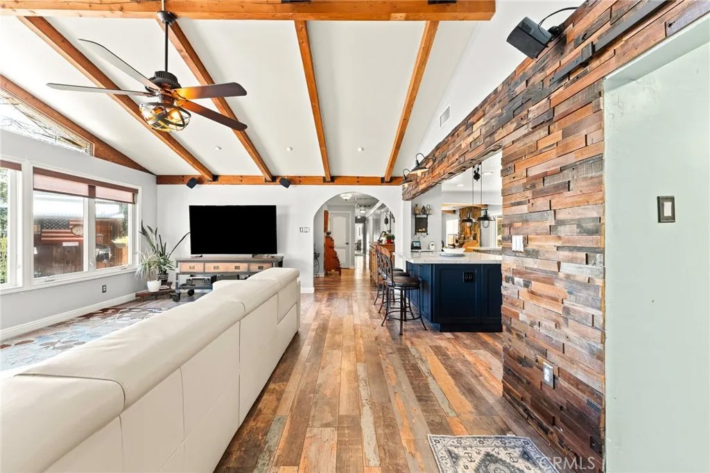 1675 Mountain View