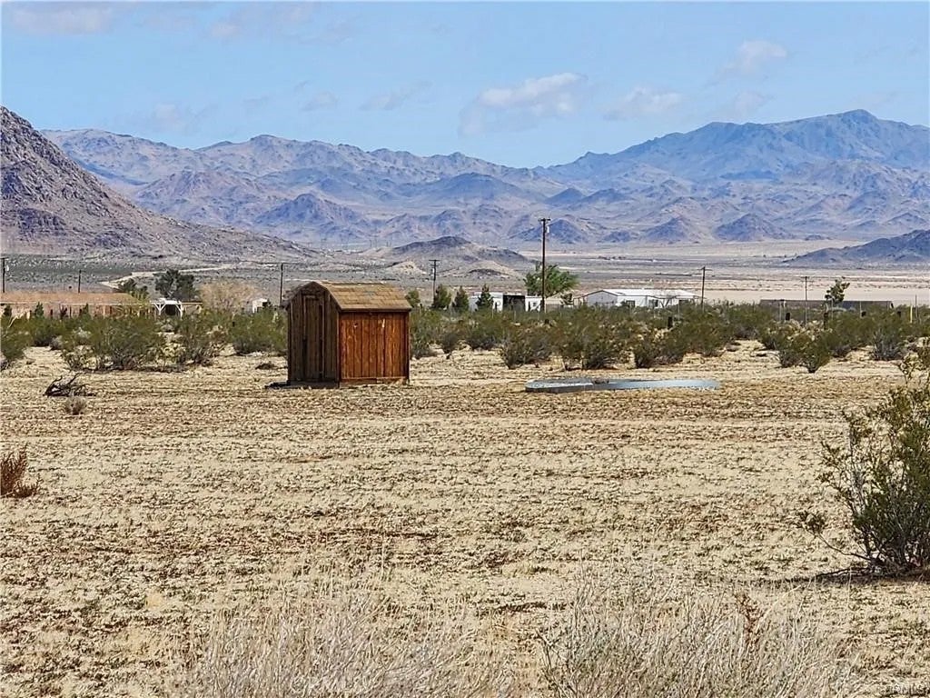Photo of 30280 Buchanan St, Lucerne Valley, CA 92356 (MLS # HD26232553)