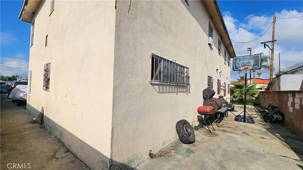 Photo of 1004 N Poinsettia Ave, Compton, CA 90221 (MLS # CV26053100)