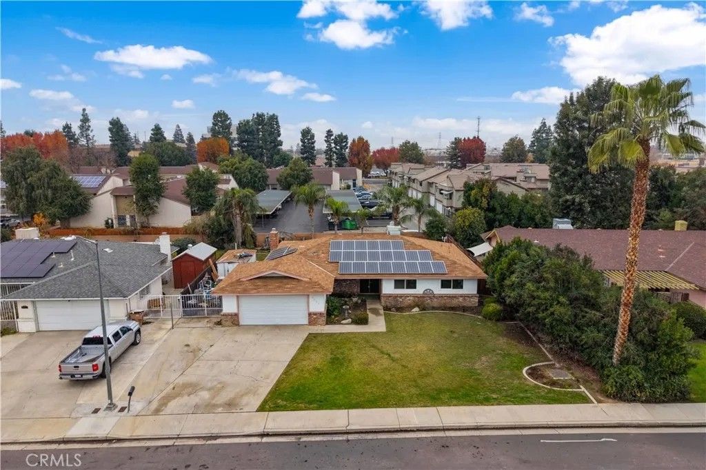 Photo of 4308 Charter Oaks Ave, Bakersfield, CA 93309 (MLS # SR25276813)