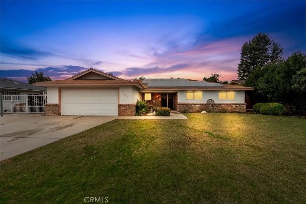Photo of 4308 Charter Oaks Ave, Bakersfield, CA 93309 (MLS # SR25276813)