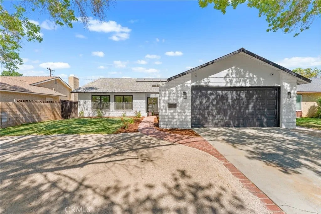 45116 Camolin Avenue