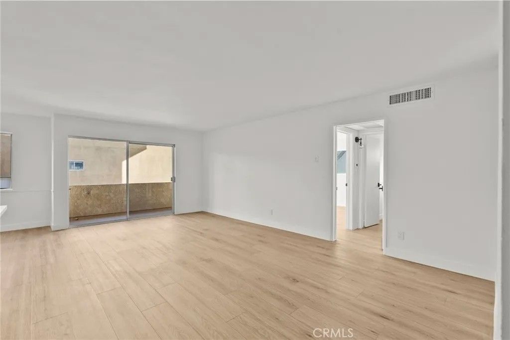 Photo of 5328 Newcastle #18, Encino, CA 91316 (MLS # SR26014722)