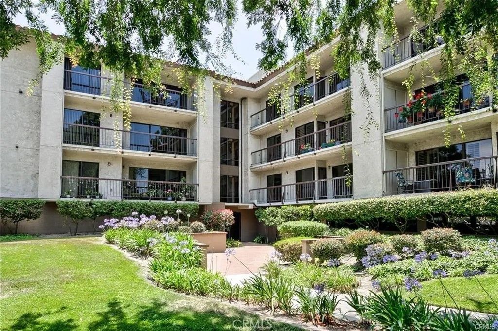 Photo of 13650 Del Monte Dr #28B, Seal Beach, CA 90740 (MLS # PW26025586)