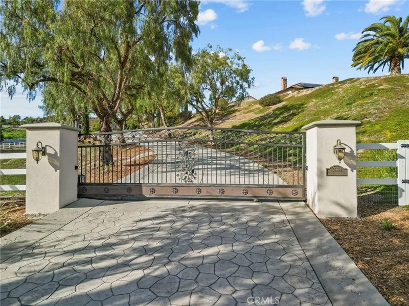 35394 Linda Rosea Road