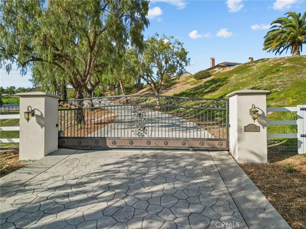 35394 Linda Rosea Road