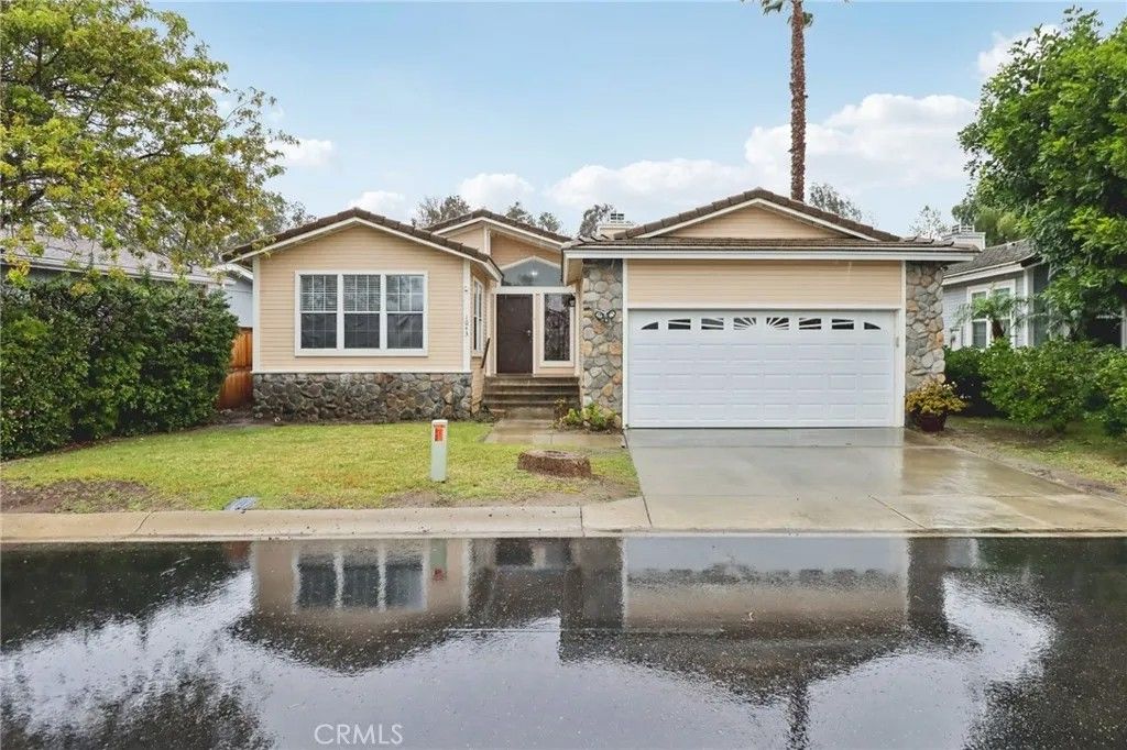Photo of 1043 Kite Ln, Vista, CA 92081 (MLS # IV26051265)