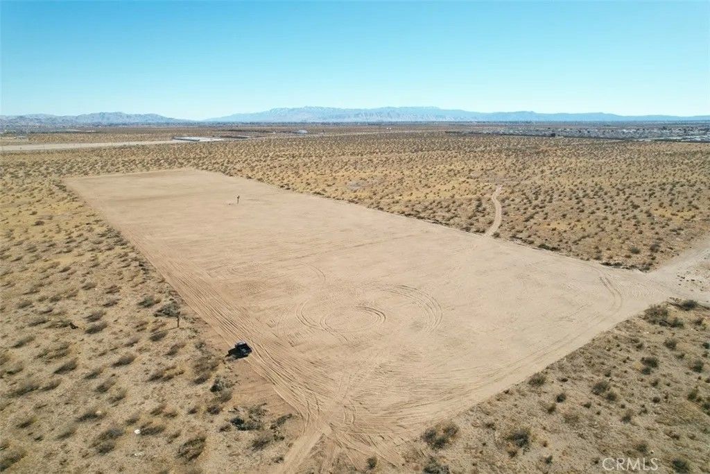 Photo of 7 Jonathan St, Adelanto, CA 92301 (MLS # CV26017521)
