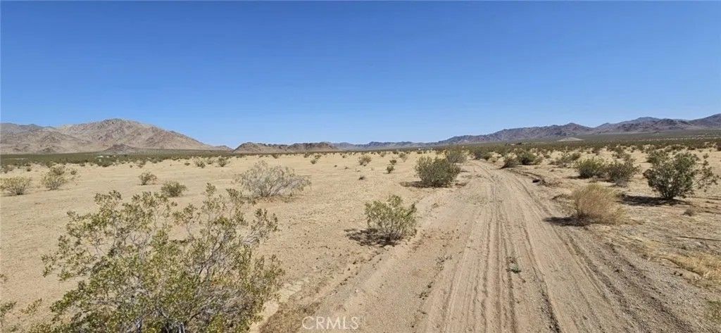 Photo of 800 Algoman, Lucerne Valley, CA 92356 (MLS # HD25278636)