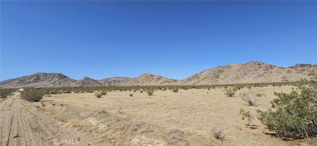 Photo of 800 Algoman, Lucerne Valley, CA 92356 (MLS # HD25278636)