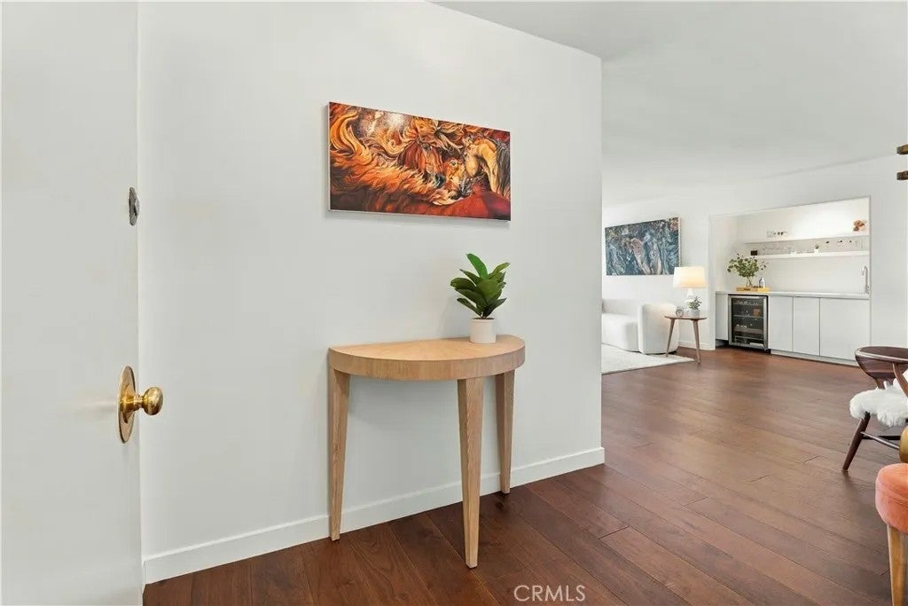 8701 Delgany 206
