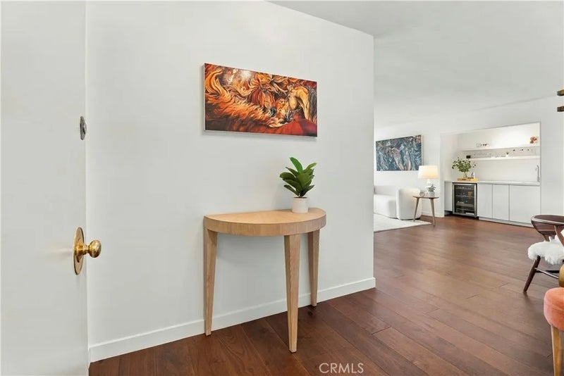 8701 Delgany 206