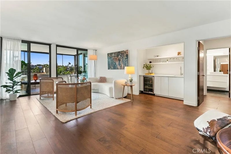 8701 Delgany 206