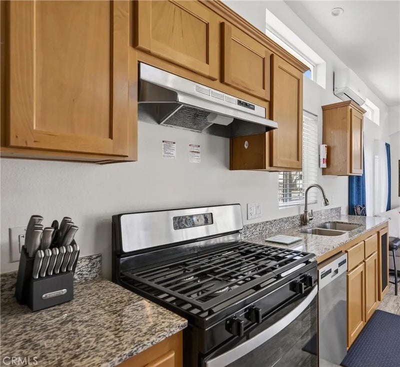910 Deerwood