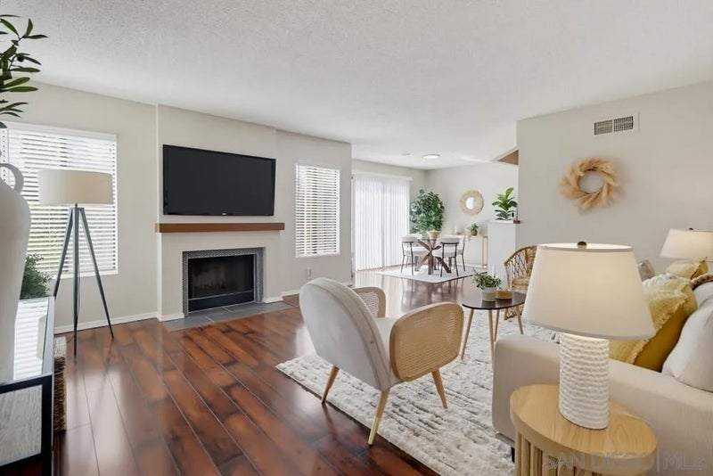8391 Suntree Pl