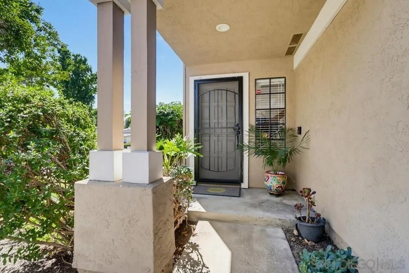 8391 Suntree Pl