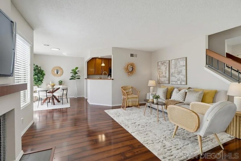 8391 Suntree Pl