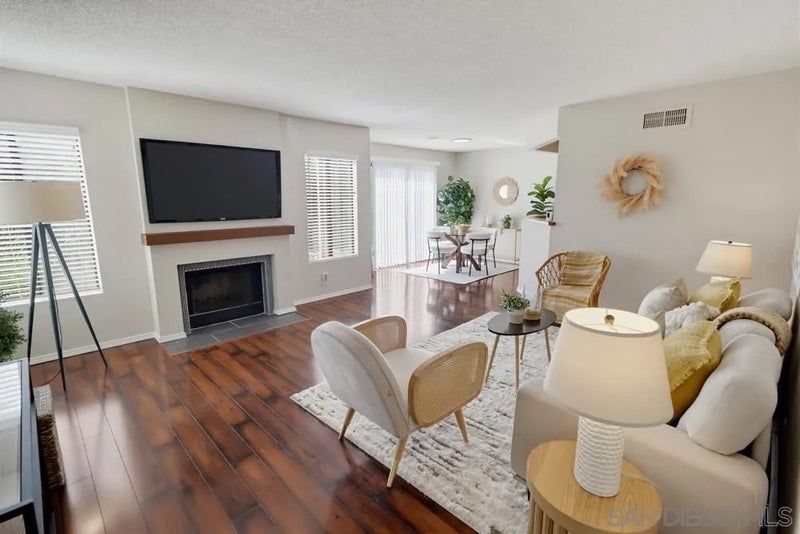 8391 Suntree Pl