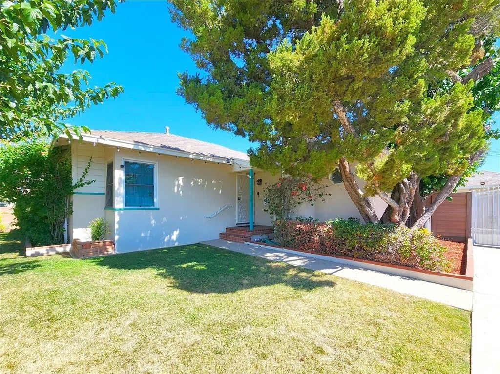 10132 Densmore Avenue