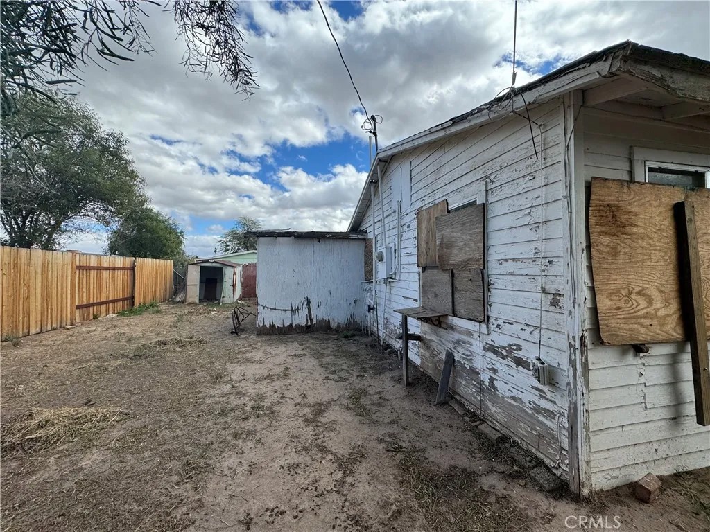 168 N Acacia Street