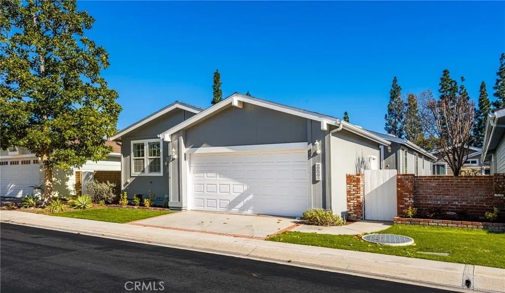 Photo of 2621 Forest Lake, Santa Ana, CA 92705 (MLS # PW26009148)