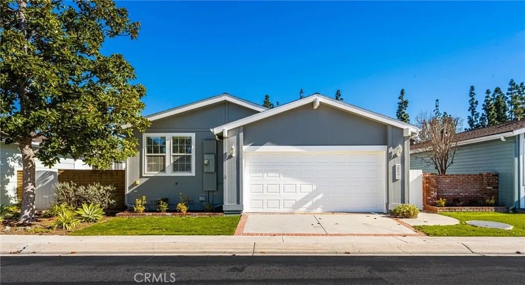 Photo of 2621 Forest Lake, Santa Ana, CA 92705 (MLS # PW26009148)