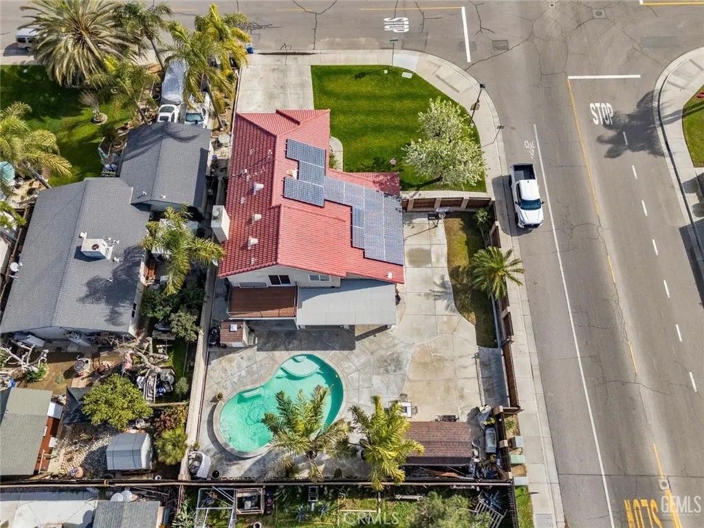 Photo of 799 Moscato St, Mcfarland, CA 93250 (MLS # SR26033877)