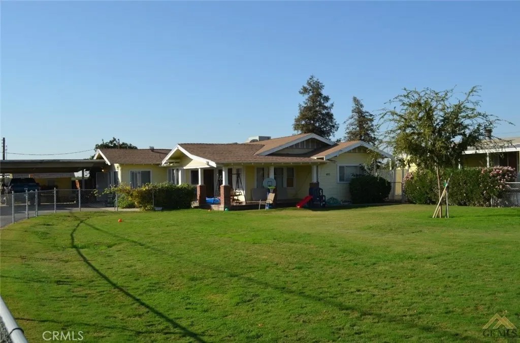 411 E Los Angeles