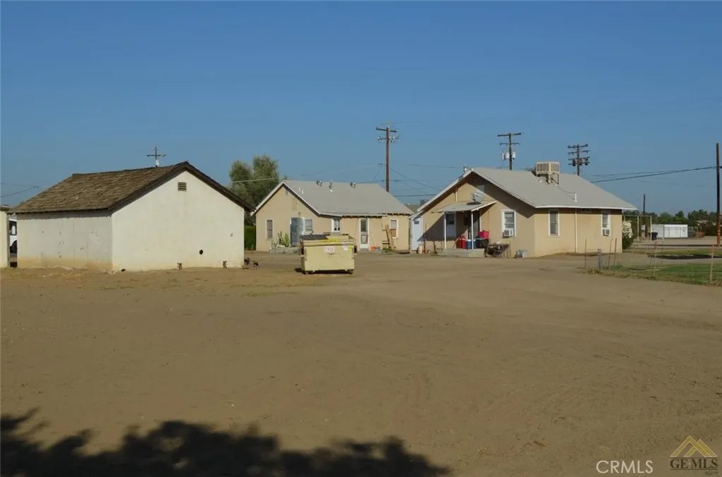 411 E Los Angeles
