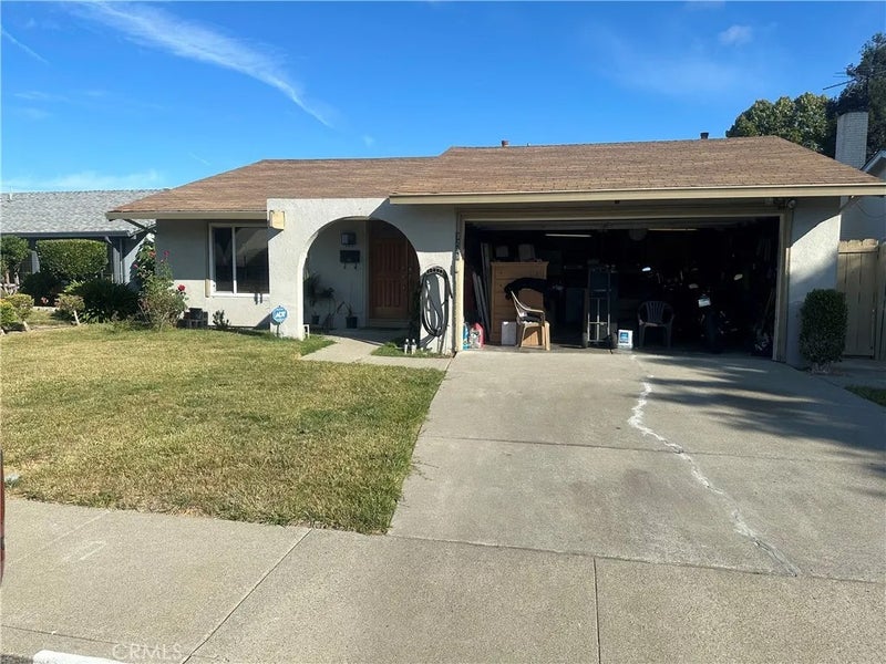 3239 Santa Paula