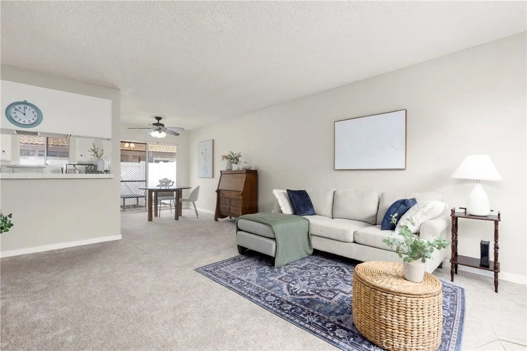 571 W Greenwood Avenue 12
