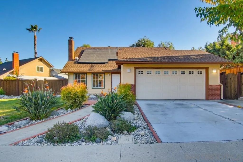 Photo of 11385 Paseo Albacete, San Diego, CA 92129 (MLS # 250045533)