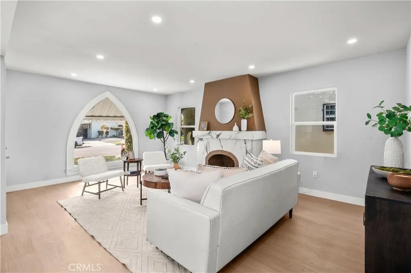 2049 W 71St Street