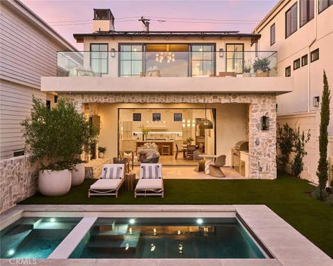 Photo of 409 Bayview Drive, Manhattan Beach, CA 90266 (MLS # SB26154427)