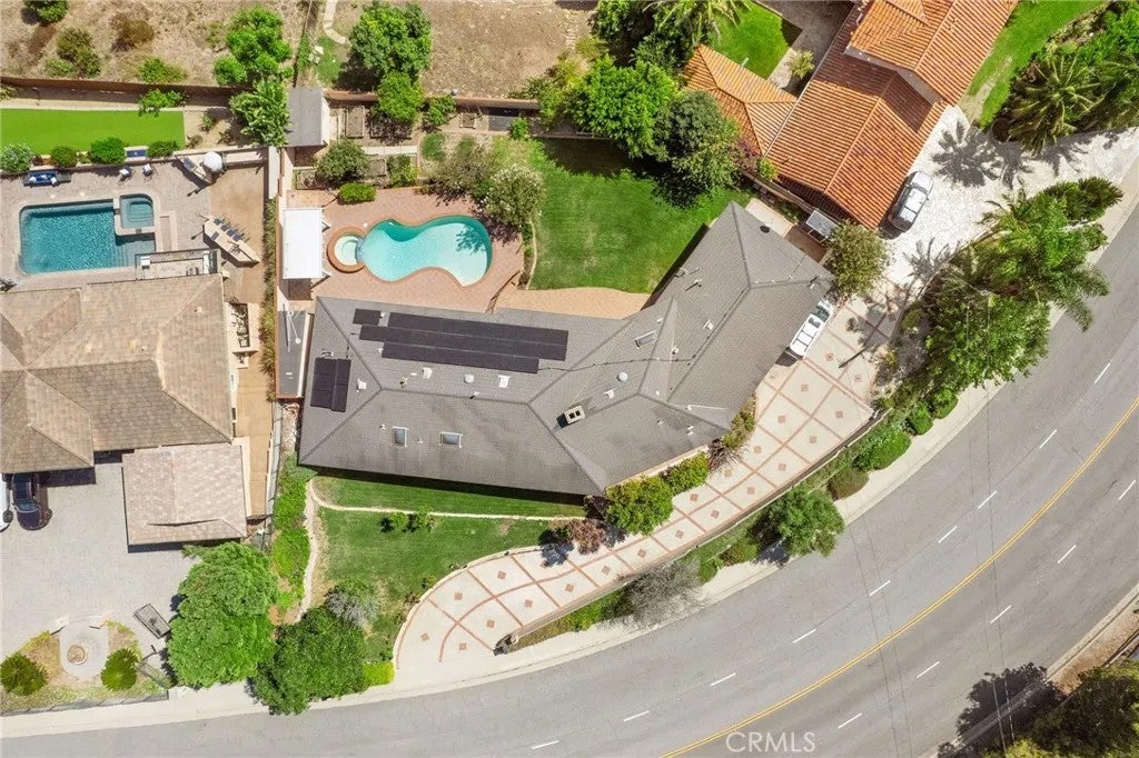 2929 Crest Drive