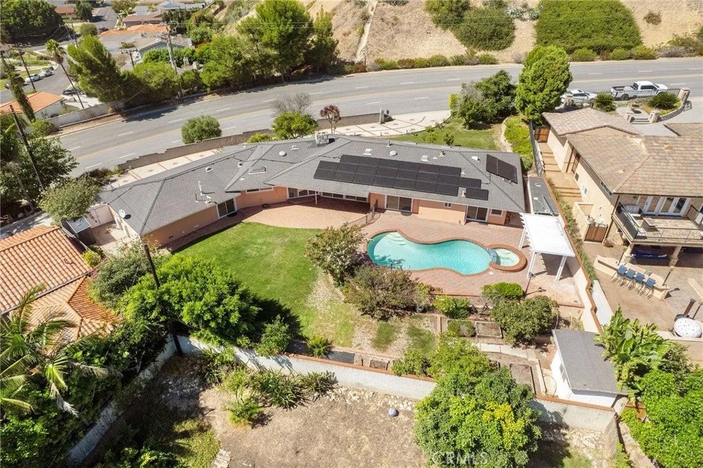 2929 Crest Drive