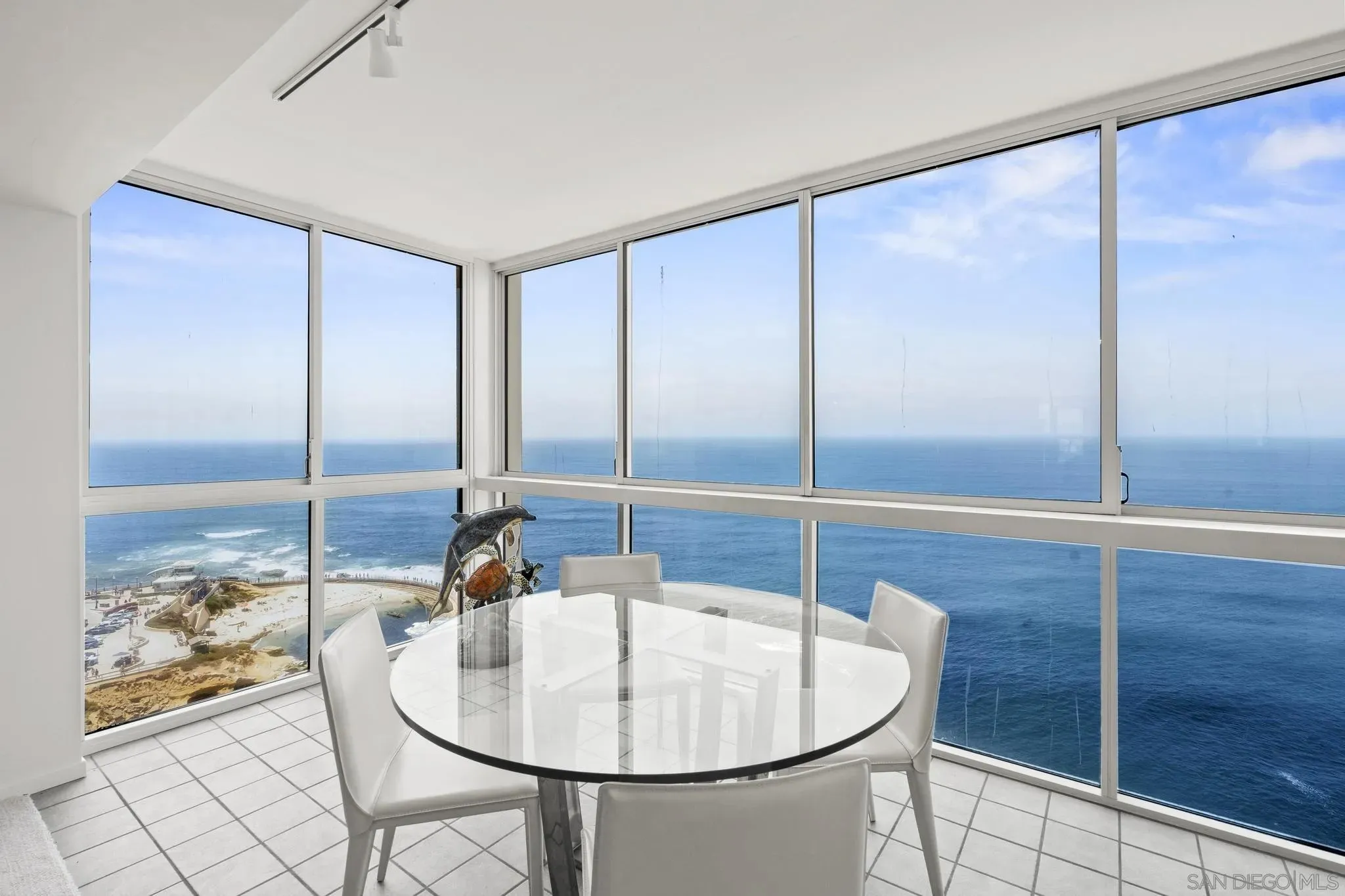 La Jolla, California 92037, United States, 2 Bedrooms Bedrooms, ,2 BathroomsBathrooms,Residential,Active,186852