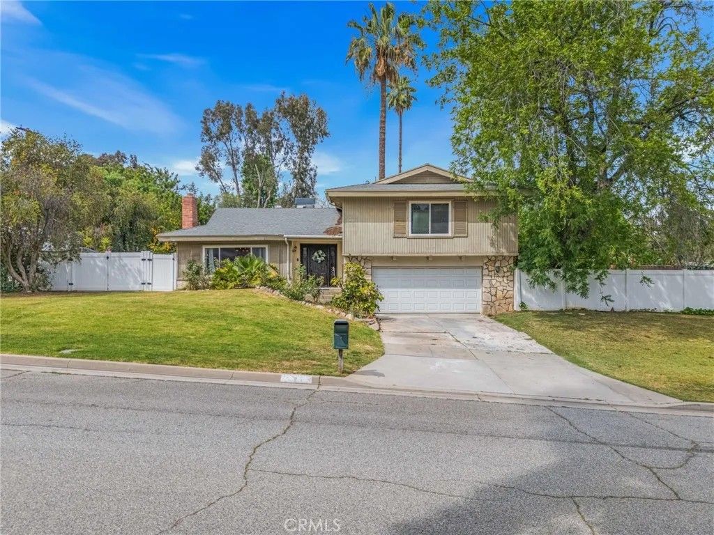 Photo of 2367 Deerhorn Dr, Riverside, CA 92506 (MLS # SW26068732)