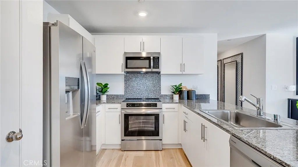 Photo of 7598 Drexel Avenue, Hesperia, CA 92345 (MLS # SW26018044)