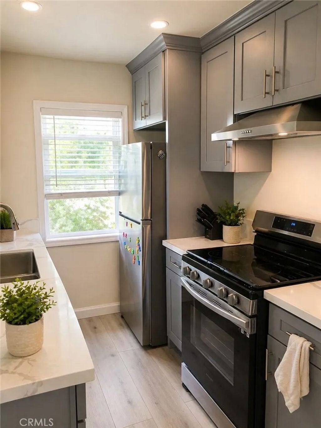 Photo of 112 Grandview St, Pasadena, CA 91103 (MLS # CV26090072)