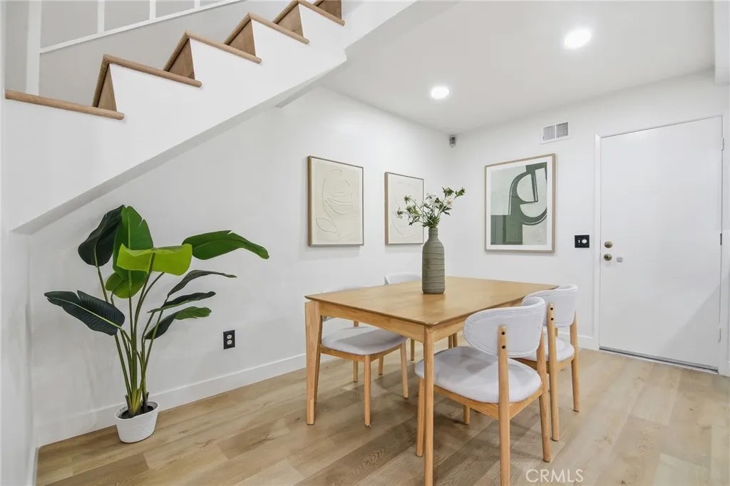 3342 Elm Avenue 26